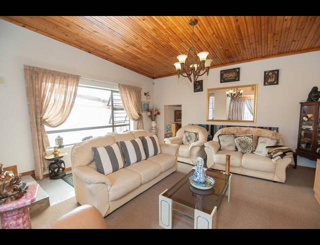 4 BEDROOM HOUSE FOR SALE IN MALABAR